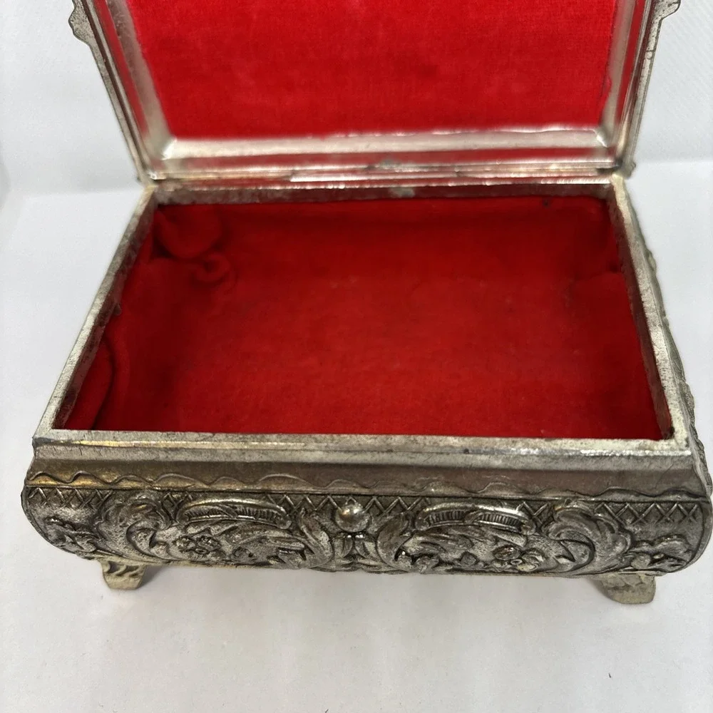 Vintage Metal Red Felt Lined Trinket/Jewelry Box